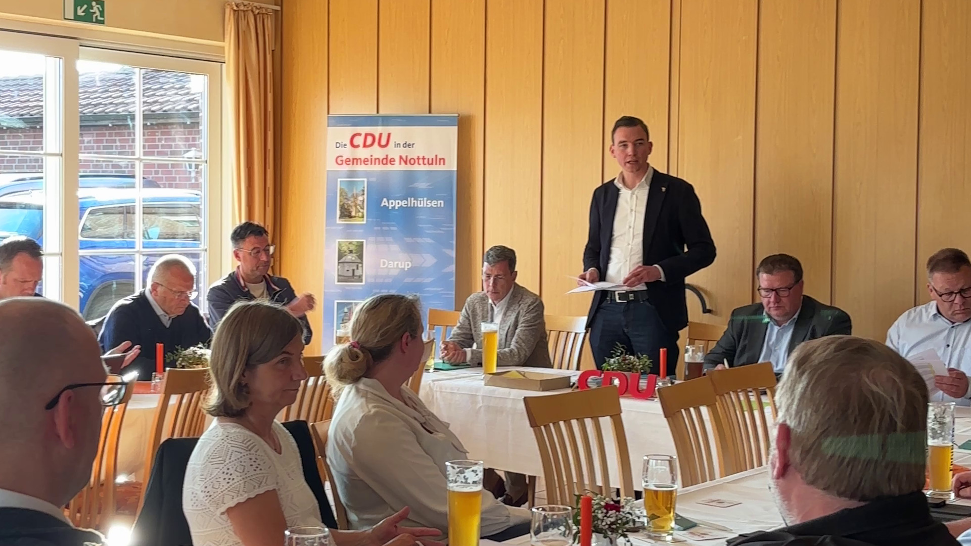 Gemeindeverbandesvorsitzender Dr. Julian Allendorf f�hrte durch die Versammlung. Zu Gast war B�rgermeister Dr. Dietmar Th�nnes. Foto: Mara Schulte Eistrup
